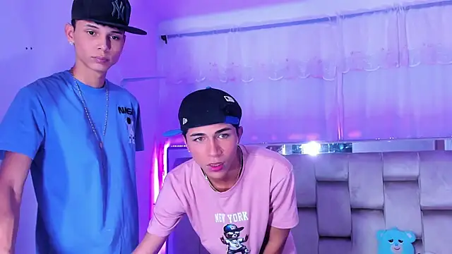 Snapshot of boyswantingplay chatting on 10-29-25, 12:09 boyswantingplay online show from 10-29-25, 12:09