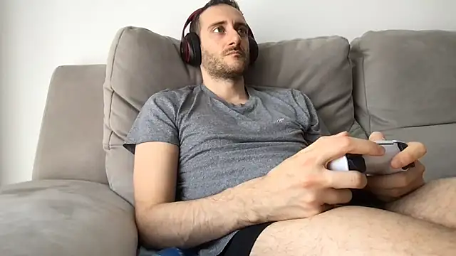 Snapshot of LukaShyGuy chatting on 05-23-26, 10:14 LukaShyGuy online show from 05-23-26, 10:14
