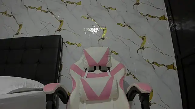 Scarlet DLuce online show from 04-11-26, 09:24