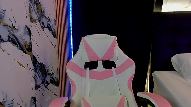 Scarlet DLuce online show from 11-26-25, 09:09