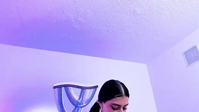 violettlorraine  online show from 10-23-25, 07:56