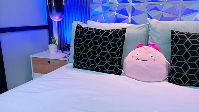 AdelineJhones online show from 04-10-26, 02:24