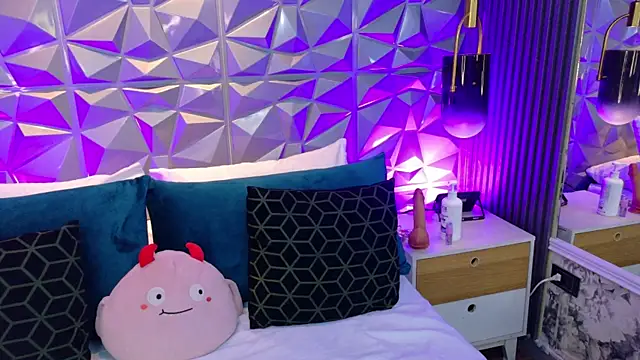 AdelineJhones online show from 06-12-26, 03:21