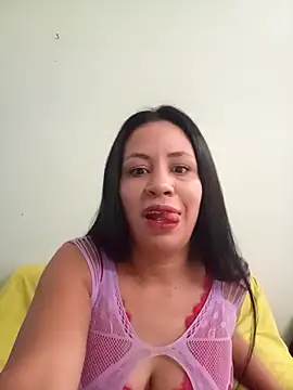 LeilaTaylor online show from 12-15-25, 02:23