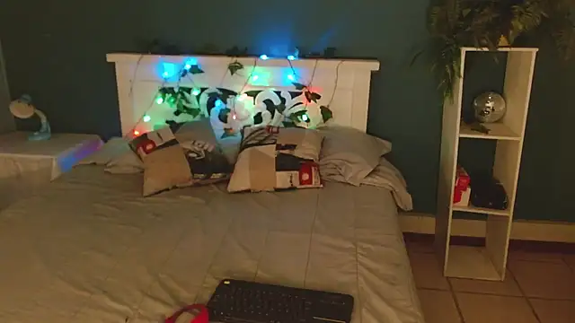 Samantha  Benet online show from 11-29-25, 07:47