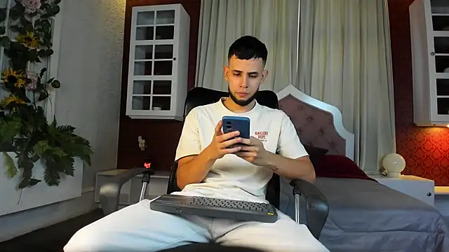 Maxcole 07 online show from 12-16-25, 07:40