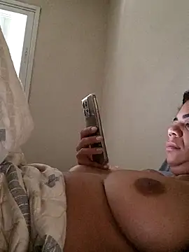 Snapshot of Bruninhadeusa chatting on 12-22-25, 11:43 Bruninhadeusa online show from 12-22-25, 11:43