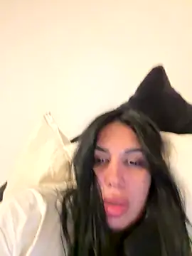 Snapshot of IsaBebe chatting on 11-03-25, 03:04 IsaBebe online show from 11-03-25, 03:04