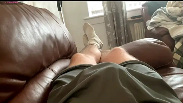Snapshot of irnbru77 chatting on 06-19-26, 07:52 irnbru77 online show from 06-19-26, 07:52