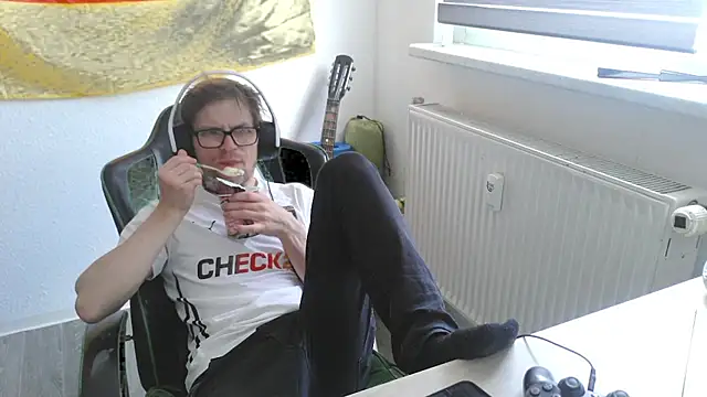 StephPra94 online show from 06-15-26, 10:48