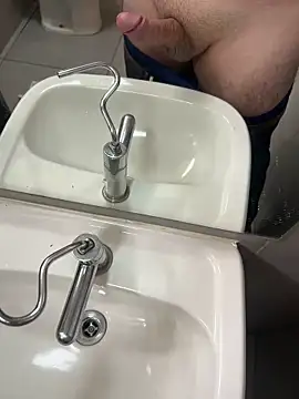 Snapshot of Cannavaro5 chatting on 10-29-25, 03:33 Cannavaro5 online show from 10-29-25, 03:33