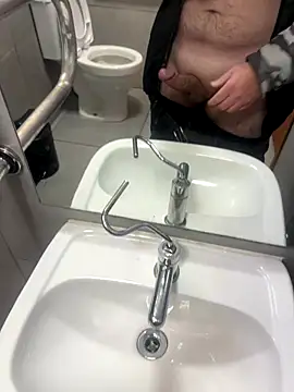 Snapshot of Cannavaro5 chatting on 10-22-25, 03:33 Cannavaro5 online show from 10-22-25, 03:33