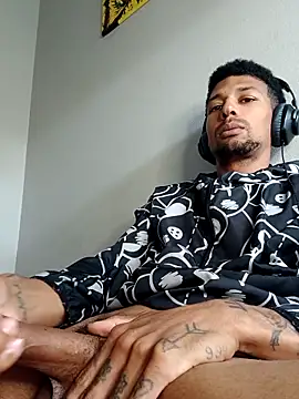 Snapshot of BigPrettyDick777 chatting on 03-17-26, 04:32 BigPrettyDick777 online show from 03-17-26, 04:32