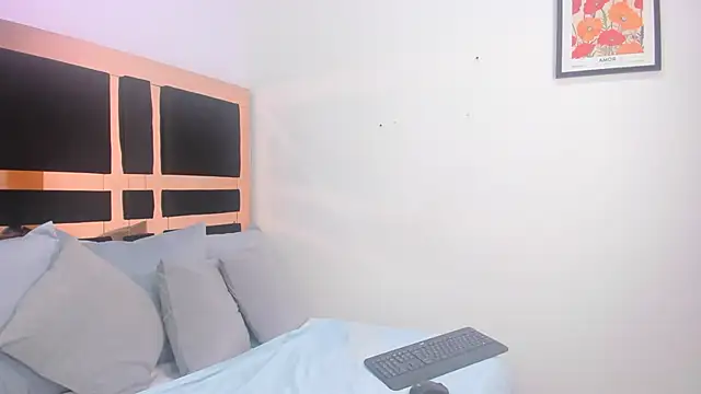 karolebonyy online show from 11-17-25, 03:49