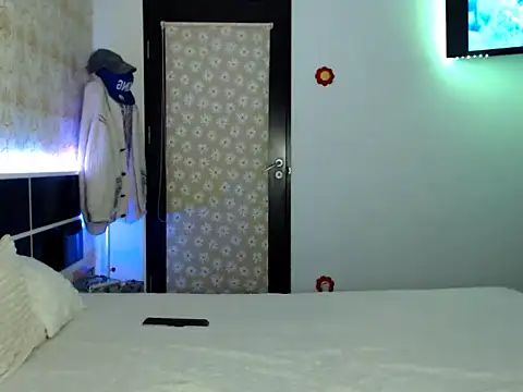 Amiaax online show from 03-18-26, 04:41