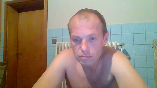 Snapshot of tommy3300 chatting on 10-24-25, 05:28 tommy3300 online show from 10-24-25, 05:28