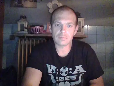 Snapshot of tommy3300 chatting on 10-22-25, 03:50 tommy3300 online show from 10-22-25, 03:50