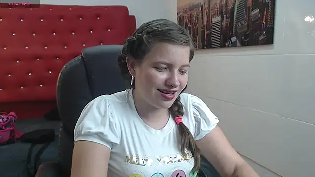 Snapshot of Hills_Mia chatting on 10-24-25, 04:00 Hills Mia online show from 10-24-25, 04:00