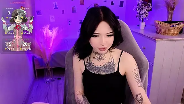 Snapshot of Emma_Kirks chatting on 06-16-26, 12:49 Emma Kirks online show from 06-16-26, 12:49
