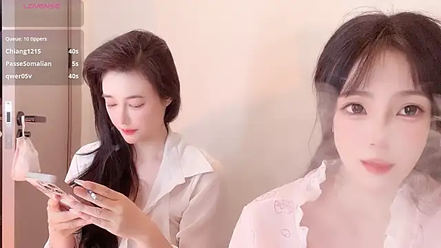 Snapshot of Follyise chatting on 06-19-26, 02:12 Follyise online show from 06-19-26, 02:12