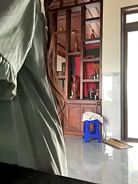 Emily-y online show from 12-19-25, 04:38