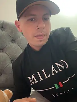 Snapshot of Yeison_8012 chatting on 03-06-26, 09:59 Yeison 8012 online show from 03-06-26, 09:59