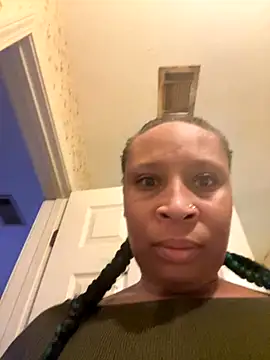 CreammieDelite online show from 10-29-25, 05:17