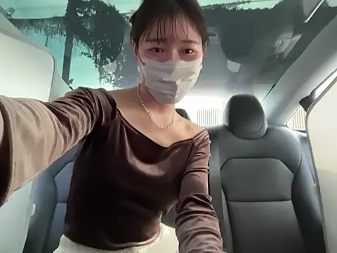 karenchaaan online show from 10-29-25, 01:26