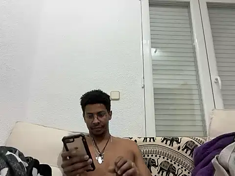 Snapshot of Albert_Madrid chatting on 11-26-25, 09:26 Albert Madrid online show from 11-26-25, 09:26