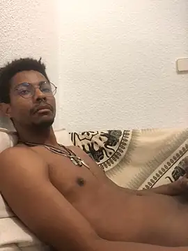 Snapshot of Albert_Madrid chatting on 11-29-25, 08:36 Albert Madrid online show from 11-29-25, 08:36