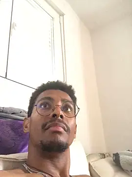 Snapshot of Albert_Madrid chatting on 10-22-25, 10:47 Albert Madrid online show from 10-22-25, 10:47