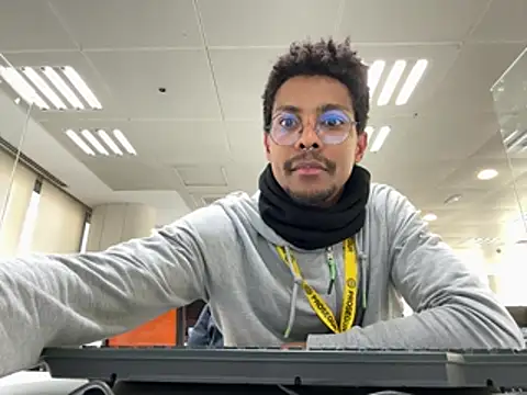 Snapshot of Albert_Madrid chatting on 01-09-26, 06:59 Albert Madrid online show from 01-09-26, 06:59