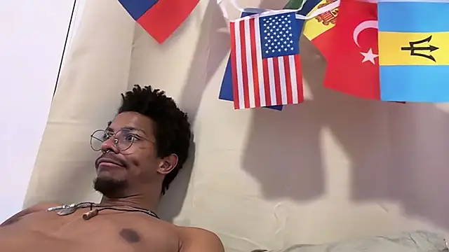 Snapshot of Albert_Madrid chatting on 07-18-26, 01:41 Albert Madrid online show from 07-18-26, 01:41
