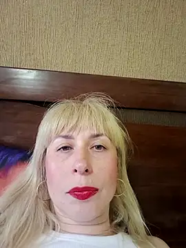 Snapshot of SelinaLovqx chatting on 06-18-26, 05:06 SelinaLovqx online show from 06-18-26, 05:06