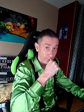 Gamerinleather online show from 10-26-25, 08:48