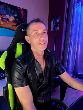 Snapshot of Gamerinleather chatting on 10-24-25, 05:56 Gamerinleather online show from 10-24-25, 05:56