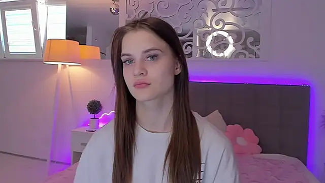 LuisaClover online show from 04-05-26, 12:23