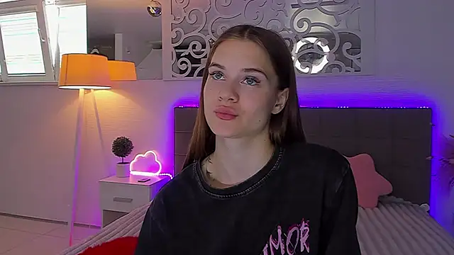 LuisaClover online show from 07-07-26, 12:20