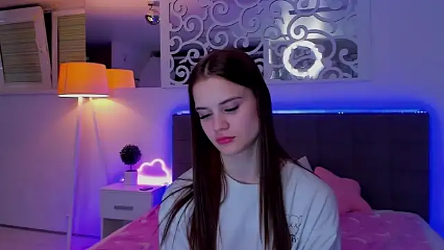 LuisaClover online show from 03-29-26, 01:29