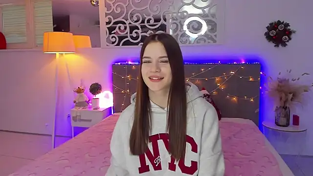 LuisaClover online show from 12-21-25, 01:13