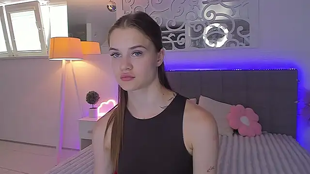 LuisaClover online show from 07-04-26, 12:21