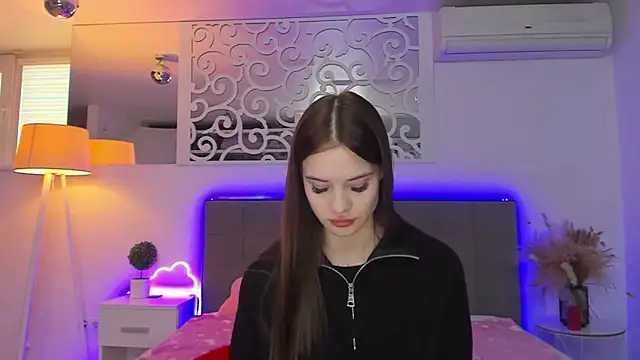 LuisaClover online show from 02-17-26, 01:19