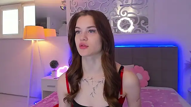 LuisaClover online show from 04-03-26, 12:22