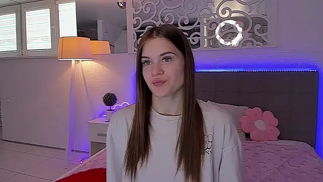 Snapshot of LuisaClover chatting on 05-03-26, 12:31 LuisaClover online show from 05-03-26, 12:31