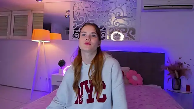 LuisaClover online show from 12-01-25, 01:56