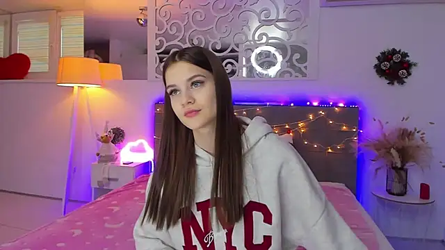 LuisaClover online show from 12-14-25, 01:17