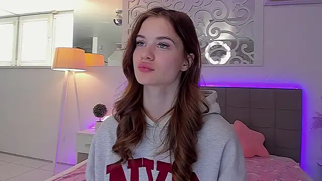 LuisaClover online show from 04-14-26, 06:07