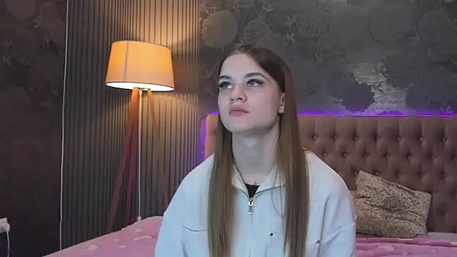 LuisaClover online show from 11-17-25, 01:04