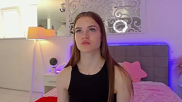 LuisaClover online show from 06-10-26, 07:09