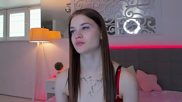 LuisaClover online show from 03-28-26, 01:23